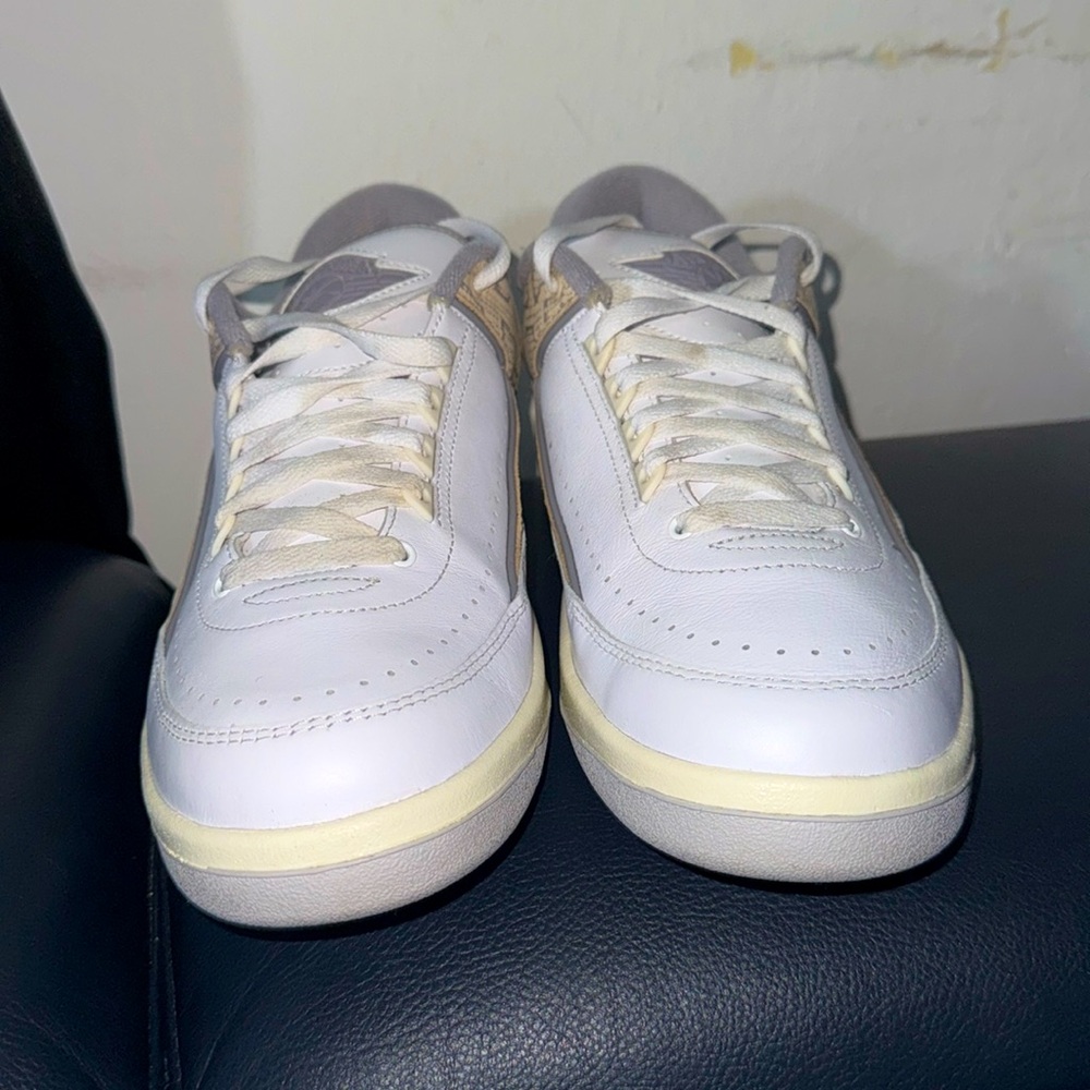 Jordan 2 low python size 11 men barley worn